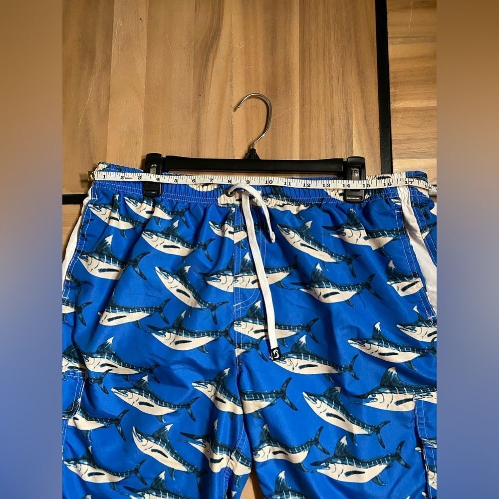 Fish swim short‎ - Picture 3 of 6